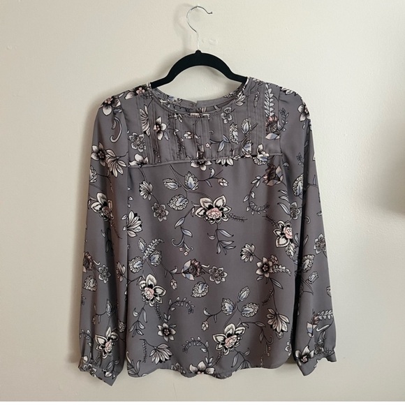 Lightweight business tops (3 in bundle! Women’s XS) - Picture 9 of 10